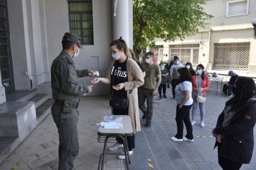 Protocolos más flexibles: las filas podrán realizarse dentro de los establecimientos de votación