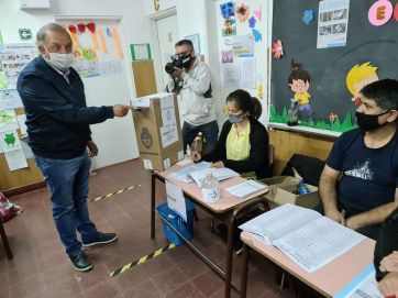 Curiosidades de la jornada electoral: del trámite exprés de Linares a “el Hijo del Chori”