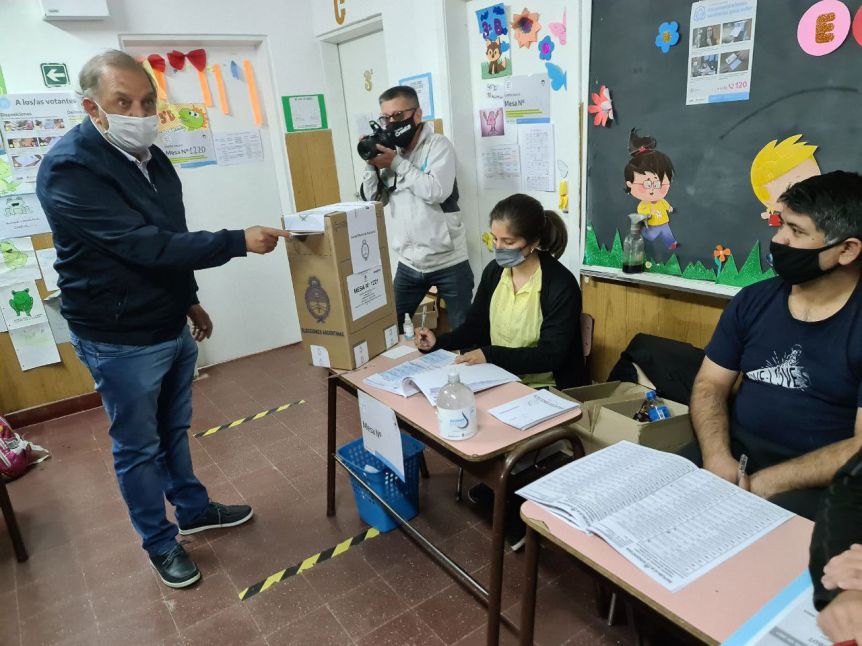 Curiosidades de la jornada electoral: del trámite exprés de Linares a “el Hijo del Chori”