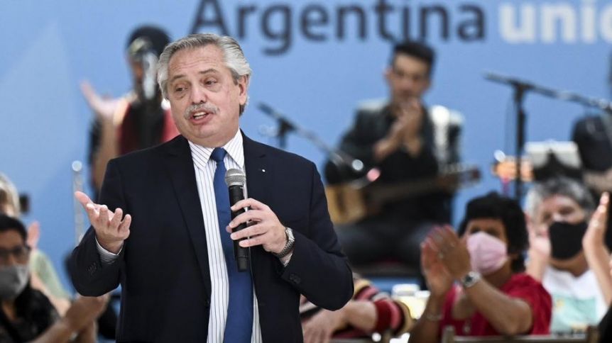 El Presidente anunció un bono de fin de año de 8 mil pesos para jubilados que cobren la mínima