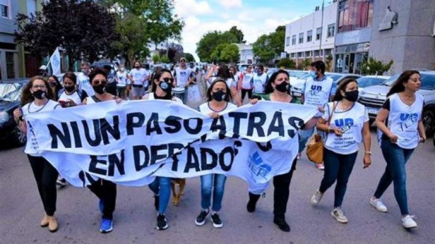 Clases en riesgo: el gremio advierte que si no los convocan irán al paro por 48 horas