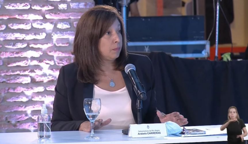 Carreras se planta: la oferta del 24% a los docentes es