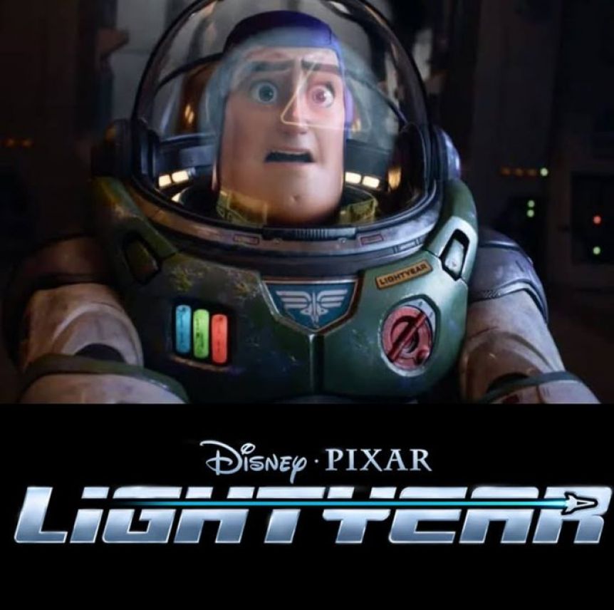 Prohibieron el estreno de Lightyear en 14 países por un beso entre dos mujeres