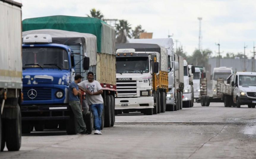 El Gobierno asegura que disminuyó el faltante de gasoil pero sigue la preocupación