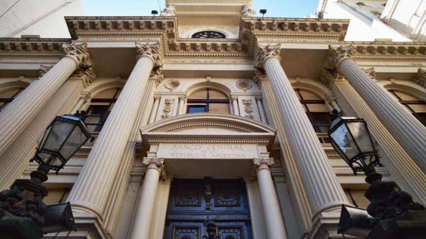 Consultora advierte que la sangría de reservas provocará una devaluación
