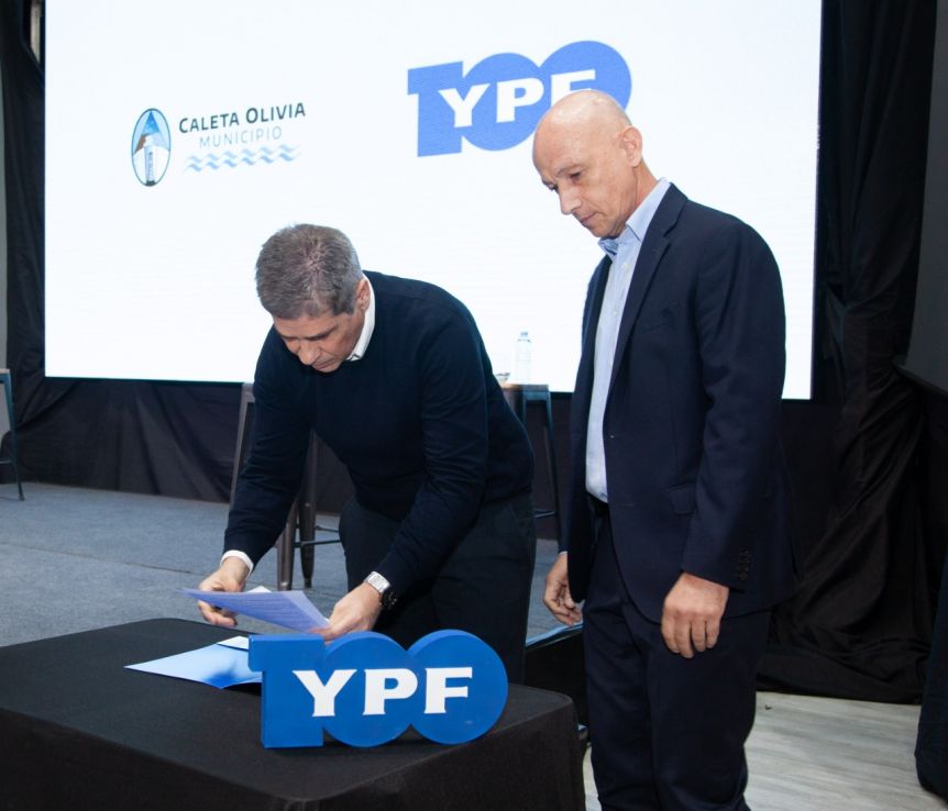 YPF firmó un acuerdo que le permitirá a Caleta Olivia financiar obras públicas
