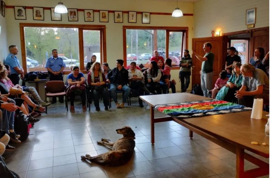 Mapuches de Villa La Angostura repudiaron la violencia y buscan conformar una mesa por la paz social