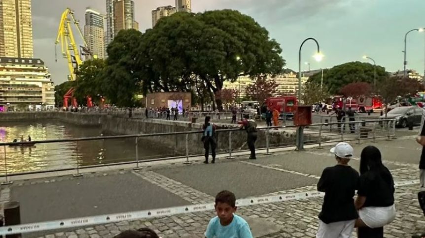 Tragedia en Puerto Madero: un joven se tiró al río para buscar su mochila y murió ahogado