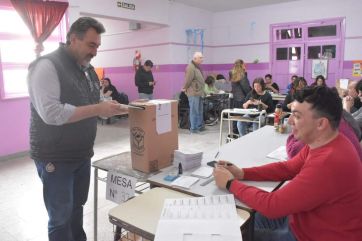 Así votan los candidatos y dirigentes en Huergo, Maquinchao y Río Colorado