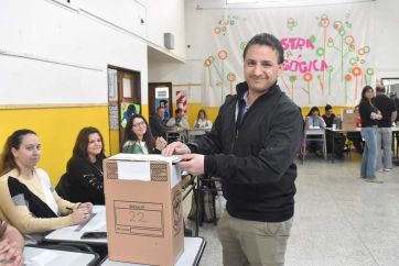 Así votan los candidatos y dirigentes en Huergo, Maquinchao y Río Colorado