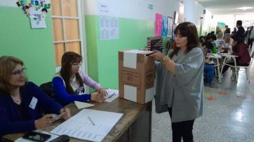 Así votan los candidatos y dirigentes en Huergo, Maquinchao y Río Colorado