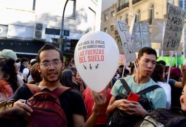 Histórica movilización para pedirle a Milei que no deje de financiar a las Universidades