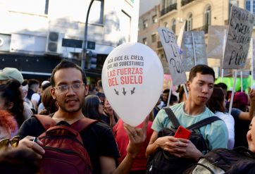 Histórica movilización para pedirle a Milei que no deje de financiar a las Universidades